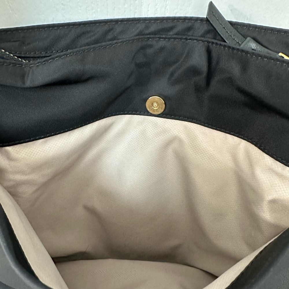 New TUMI Black and Gold Crossbody Bag - Picture 7 of 9